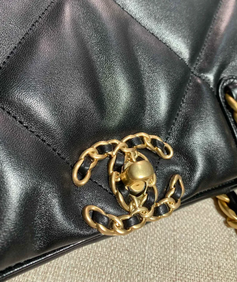 Lambskin Model: AS3519 Size: 30*37*10cm