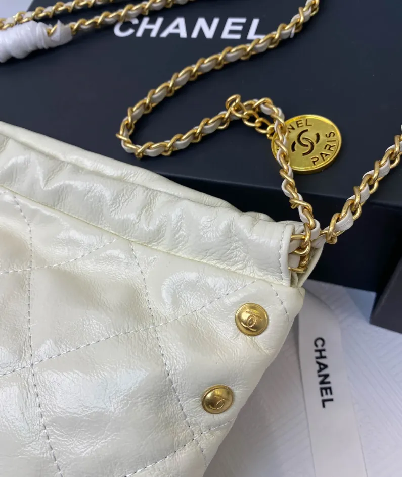 Chanel Underarm Bag Model: 8828 Size: 30*27*7 40*33*8