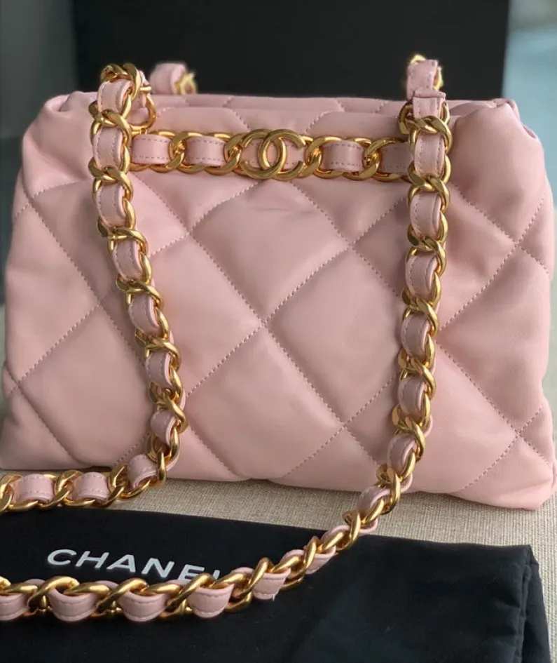CHANEL Model: AS3502 Size: 24X29X10Cm