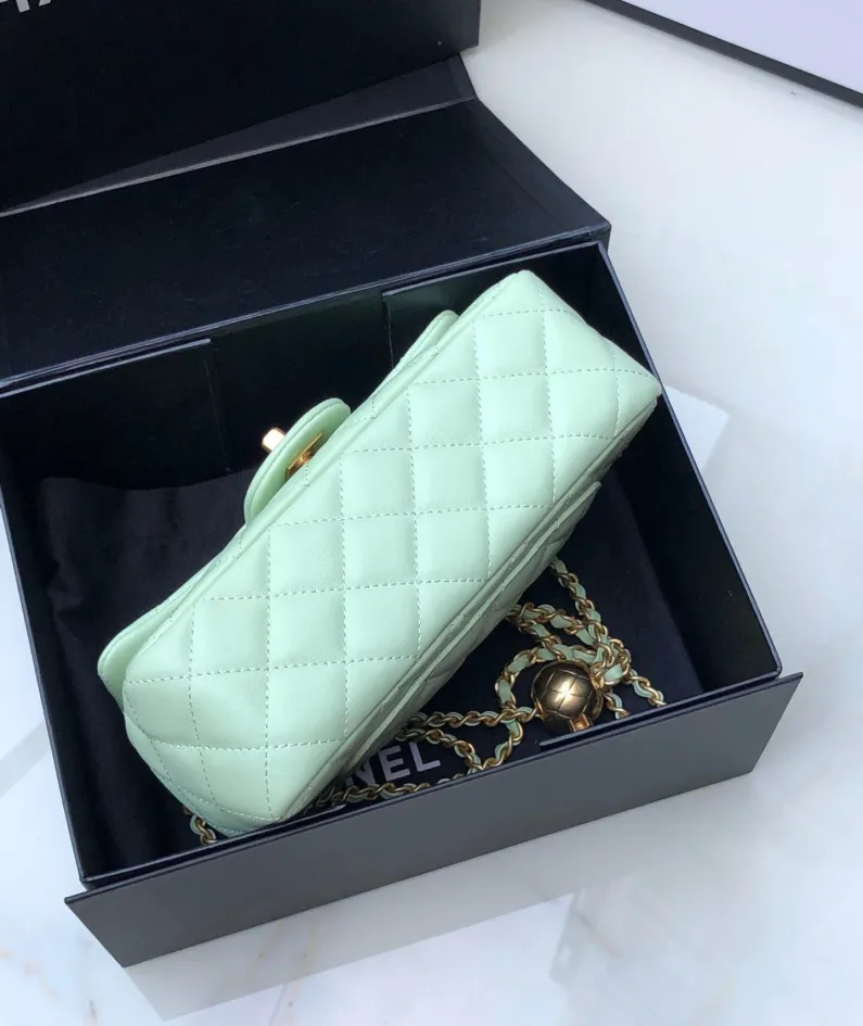 Chanel Model: S1160 Size: 26cm