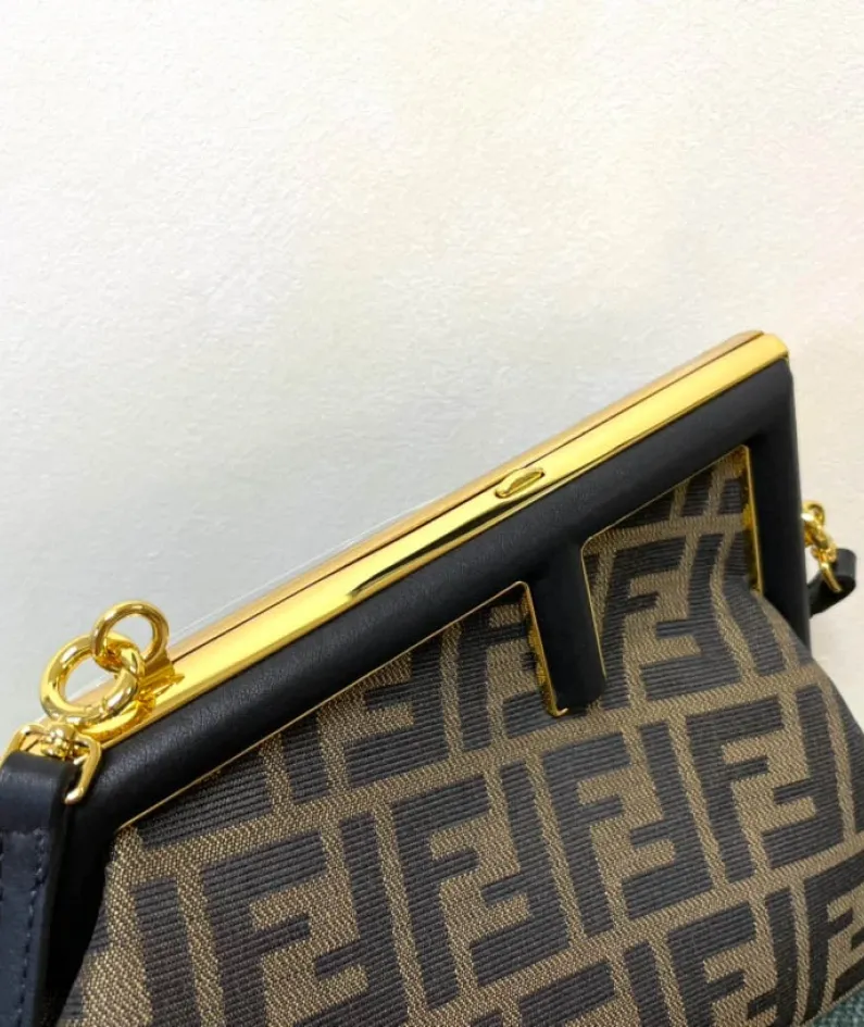 FEND1 First Size: 32.5x15x23.5cm 26x9.5x18cm