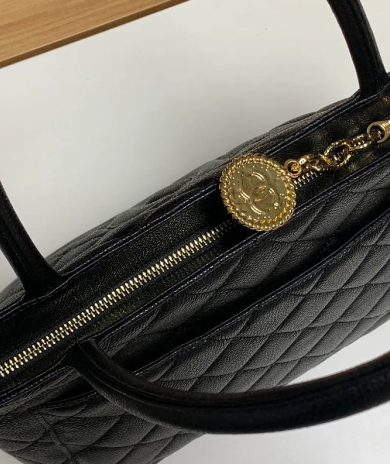 CHANEL Size: 30x14X24cm,