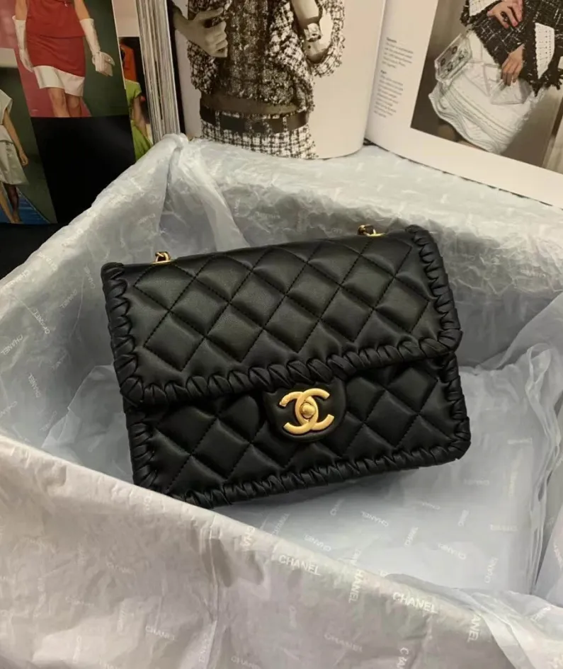 Chanel Tofu Bun Size: 22cm Style: AS2496