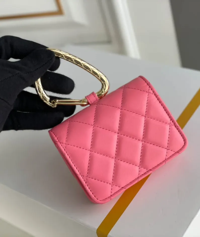 Lambskin Size: 9cmx11cmx3.8cm