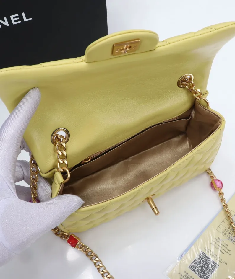 Chanel Size: 21*13*6 Style: 611