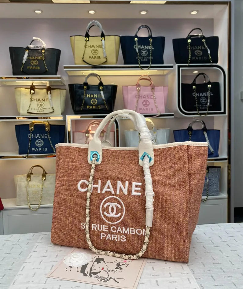 Chanel Shoulder Bag Size: 38*20*30cm Model Number: 8818 Light Plum Red