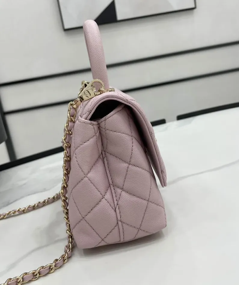 Chanel Size: 19cm*23cm*28cm Model: AS2215/92990/92991