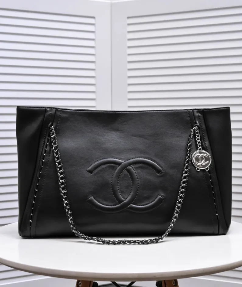 Chanel Style: 9068 Size: 42x29cm