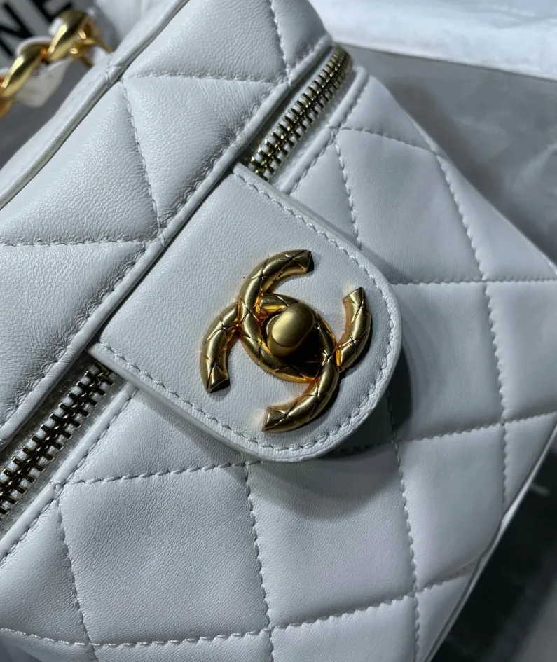 CHANEL Portable ️Crossbody Model: 2020SS ️Size: 16.5*16.5*15