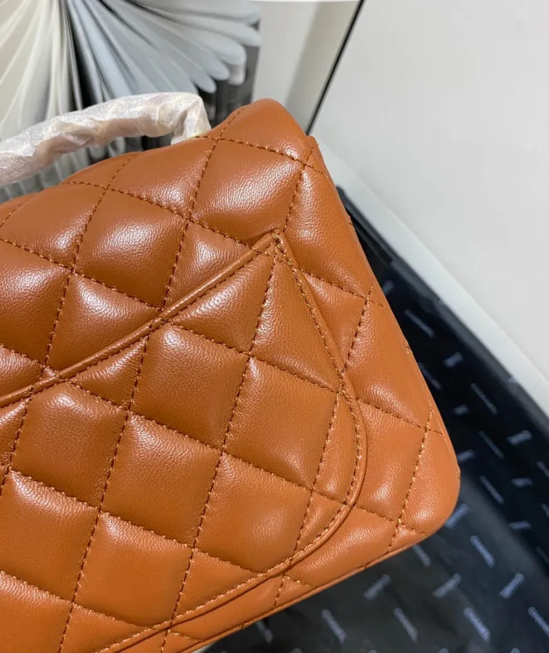 Lambskin Model: 1115 Size: 17cm