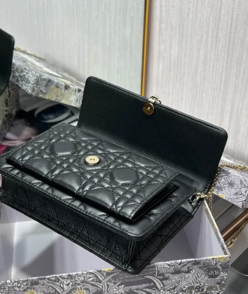 Lady Collection Chain Handbag Size: 19.5cm