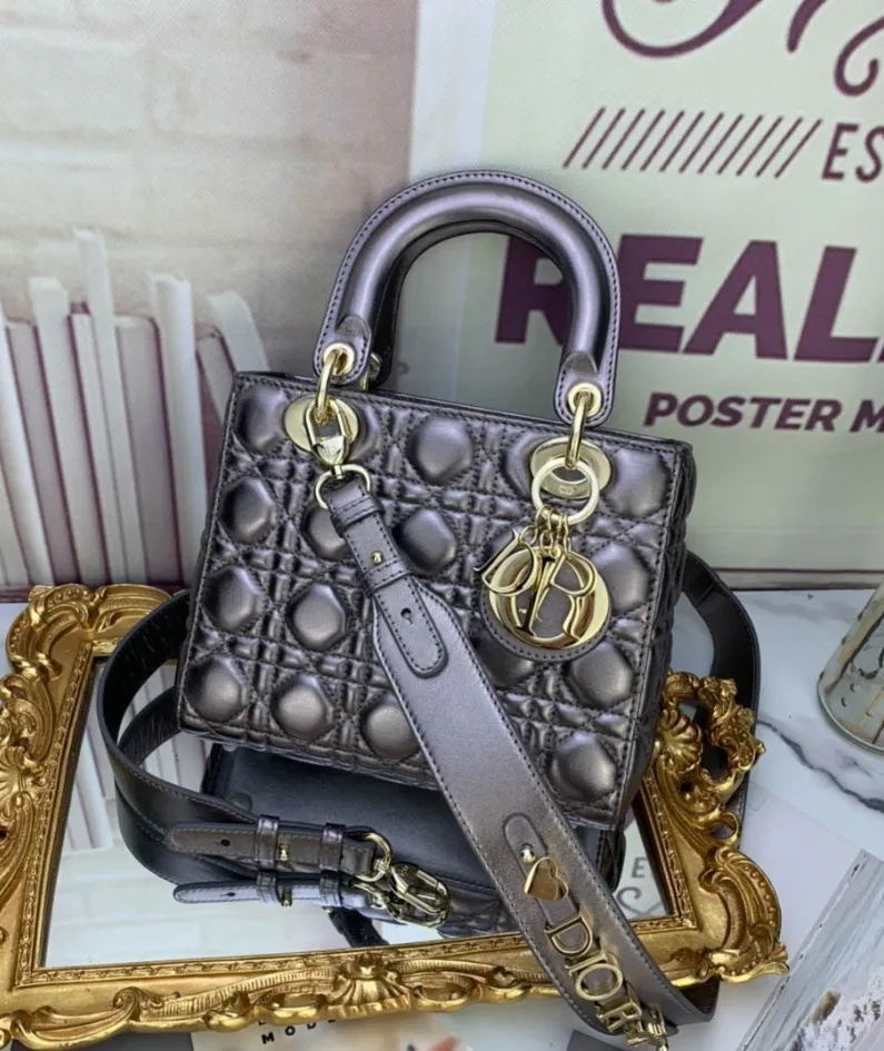 Model: D6806 Size: 20 x 16.5 x 8 cm