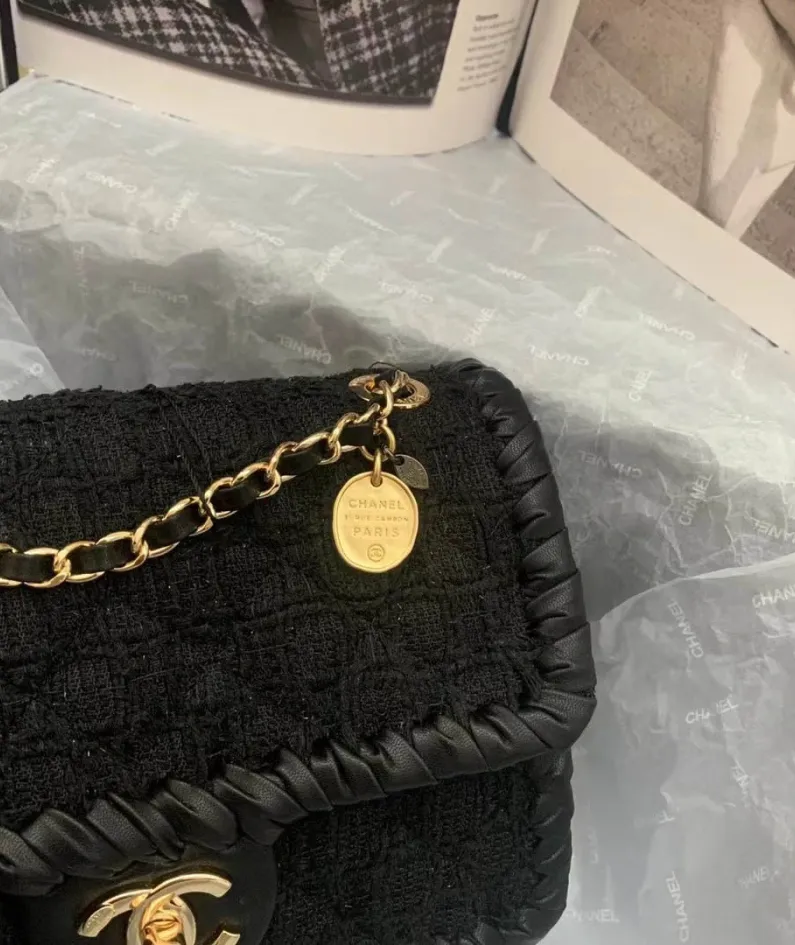 Chanel Size: 22cm Style: AS2496