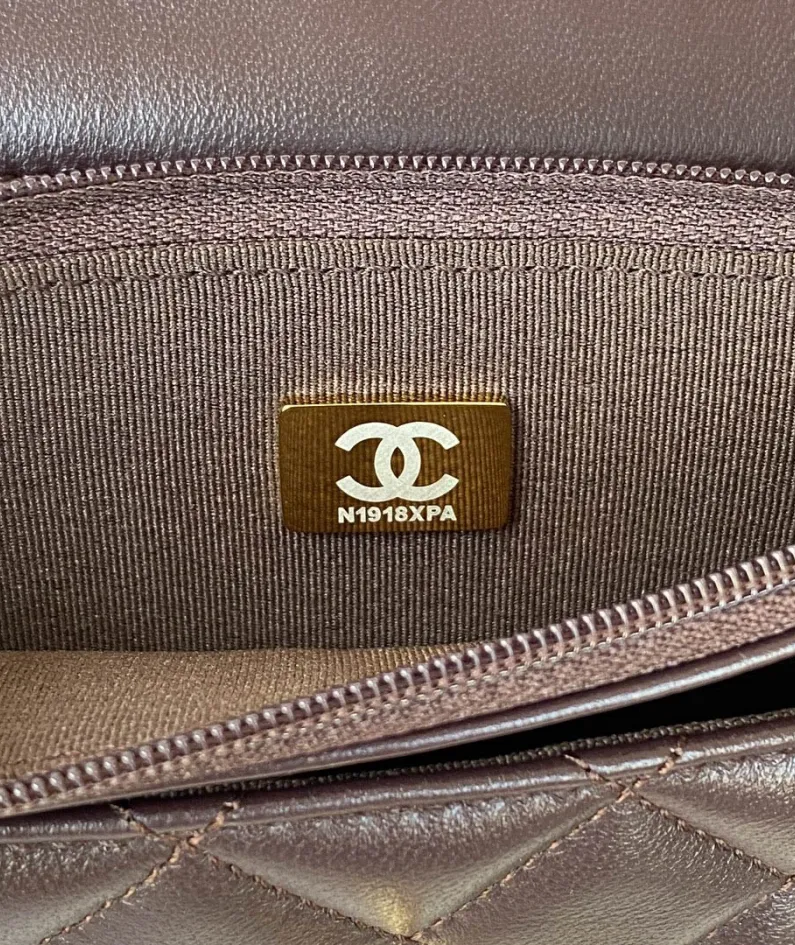 Lambskin Size: 19 cm
