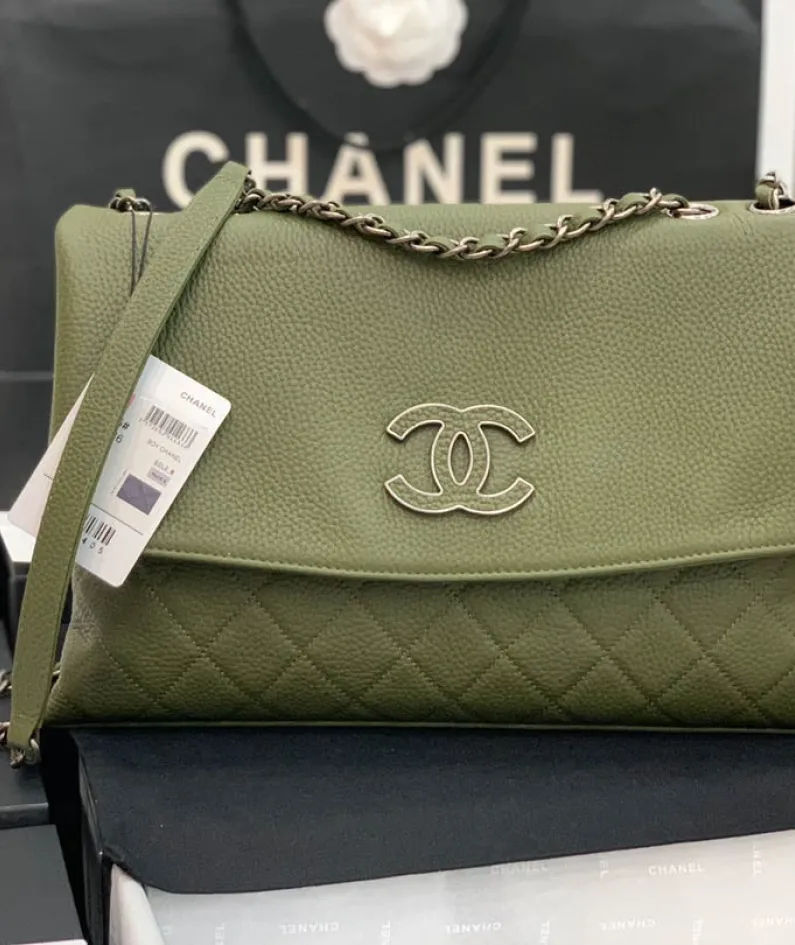 CHANEL shoulder bag Model 8095# Size: 32X7.5X19CM