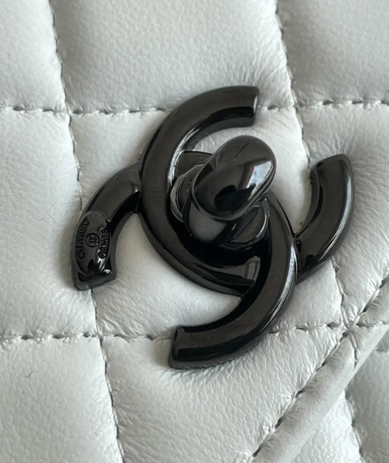 Light Gold Buckle Size: 11x11x5.5cm