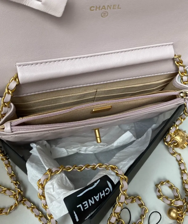 Chane Chain Pouch Size: 19cm
