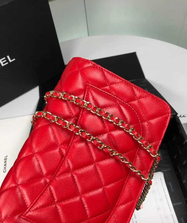 Lambskin Shoulder Chain Bag Style Number: 33814