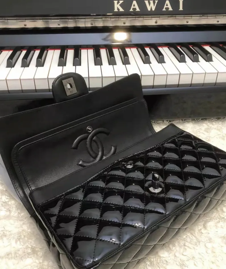 Chanel Size: 25cm Model: 1112