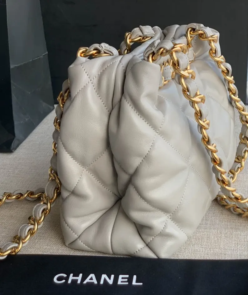 CHANEL shoulder bag Model: AS3502 Size: 24X29X10Cm