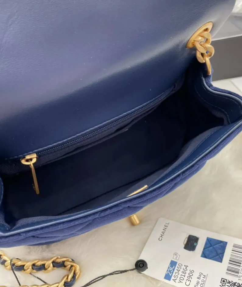 Chanel Size: 20cm