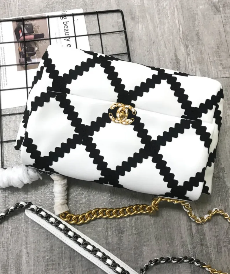 Handbag Size: 30/21/10