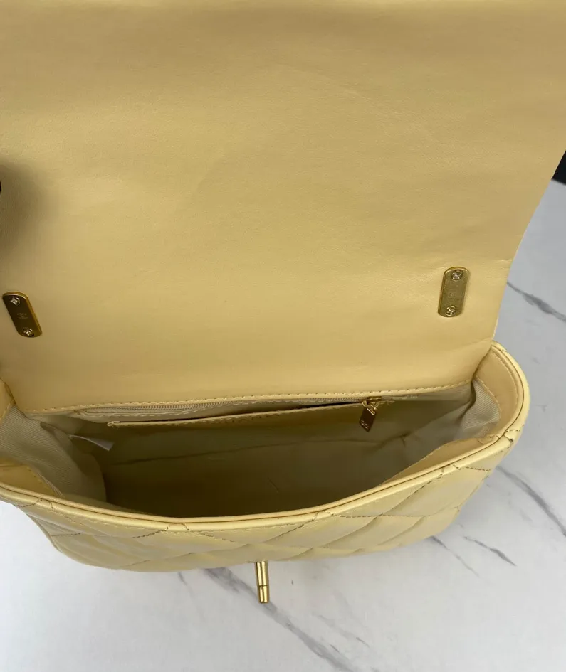Large Gold Chain Underarm Bag Model Number: As3214