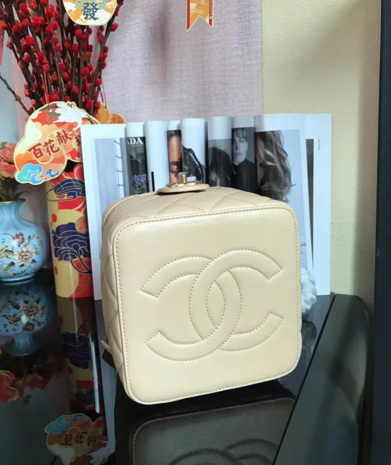 CHANEL Size: 16.5*16.5*15
