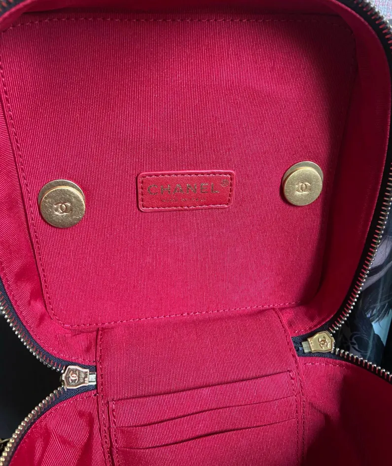CHANEL Portable ️ Crossbody Size: 16.5*16.5*15
