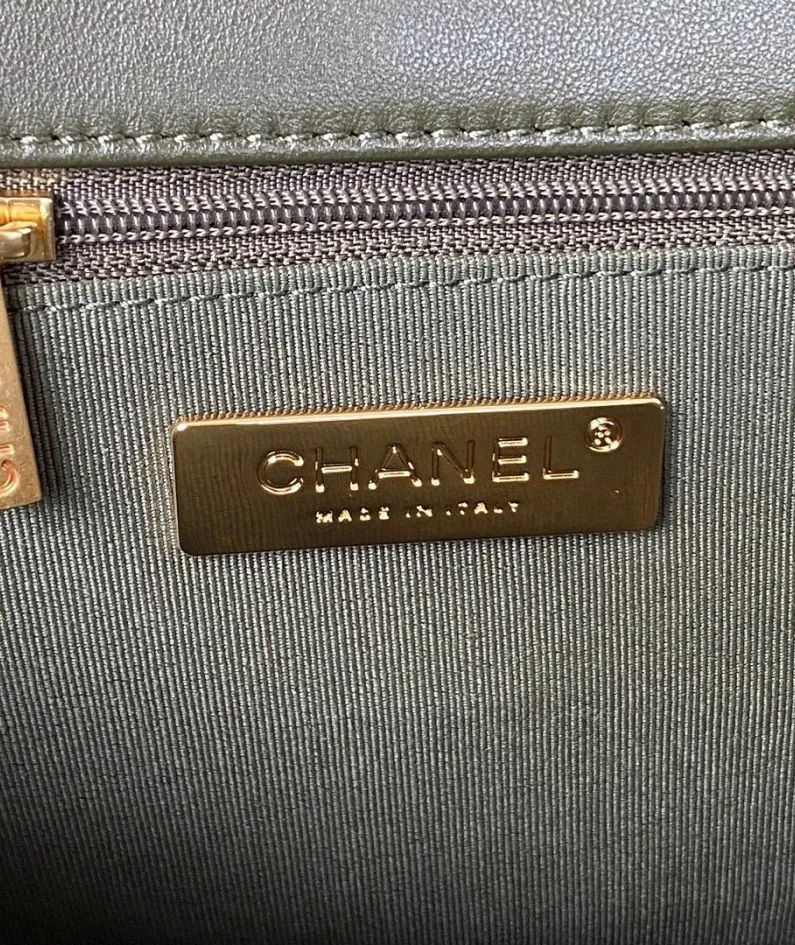 Chanel Size: 19cm Style: 81225 White