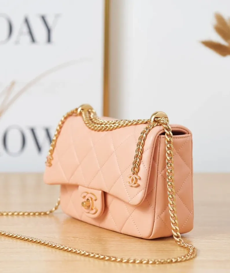 Chanel One Shoulder Crossbody Model Number: AS3114 Size: 16-22-7cm