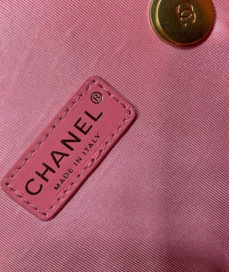 CHANEL Portable ️Crossbody Model: 2020SS ️Size: 16.5*16.5*15