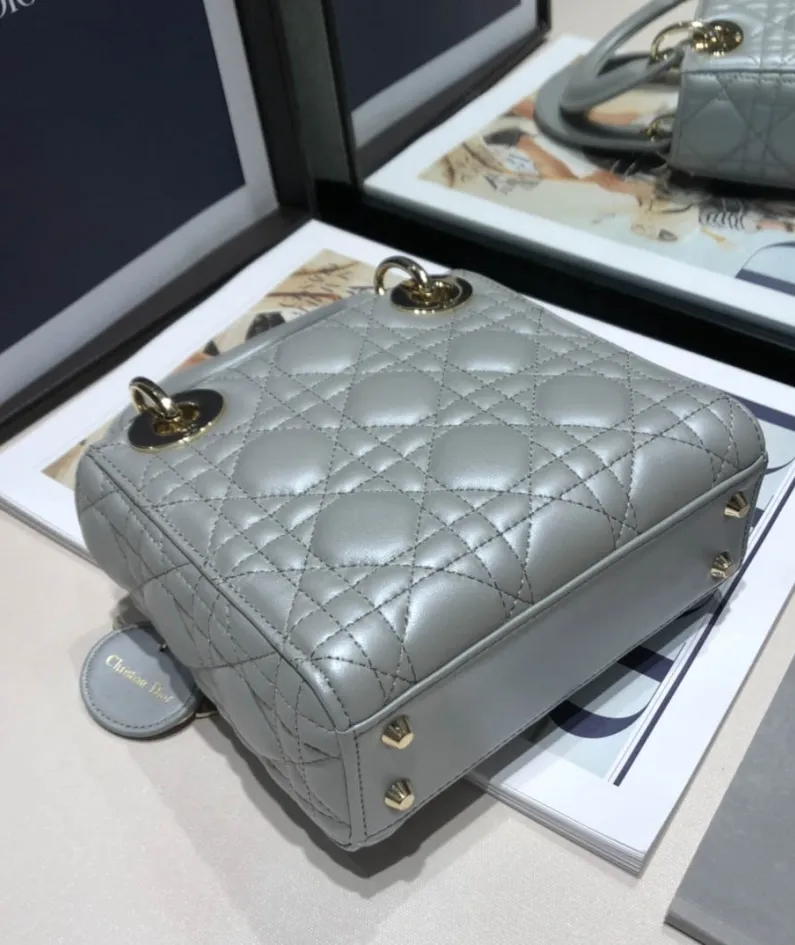 Classic size:17155cm Colour scheme: pearl grey