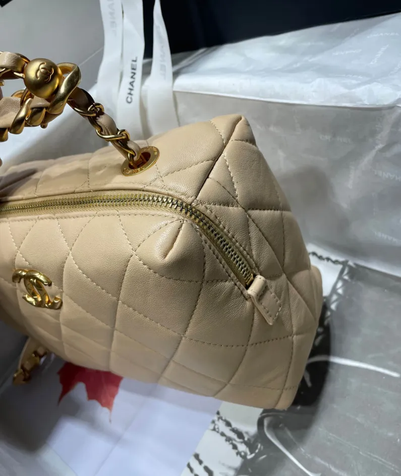 Chanel shoulder bag size: 22*10*15