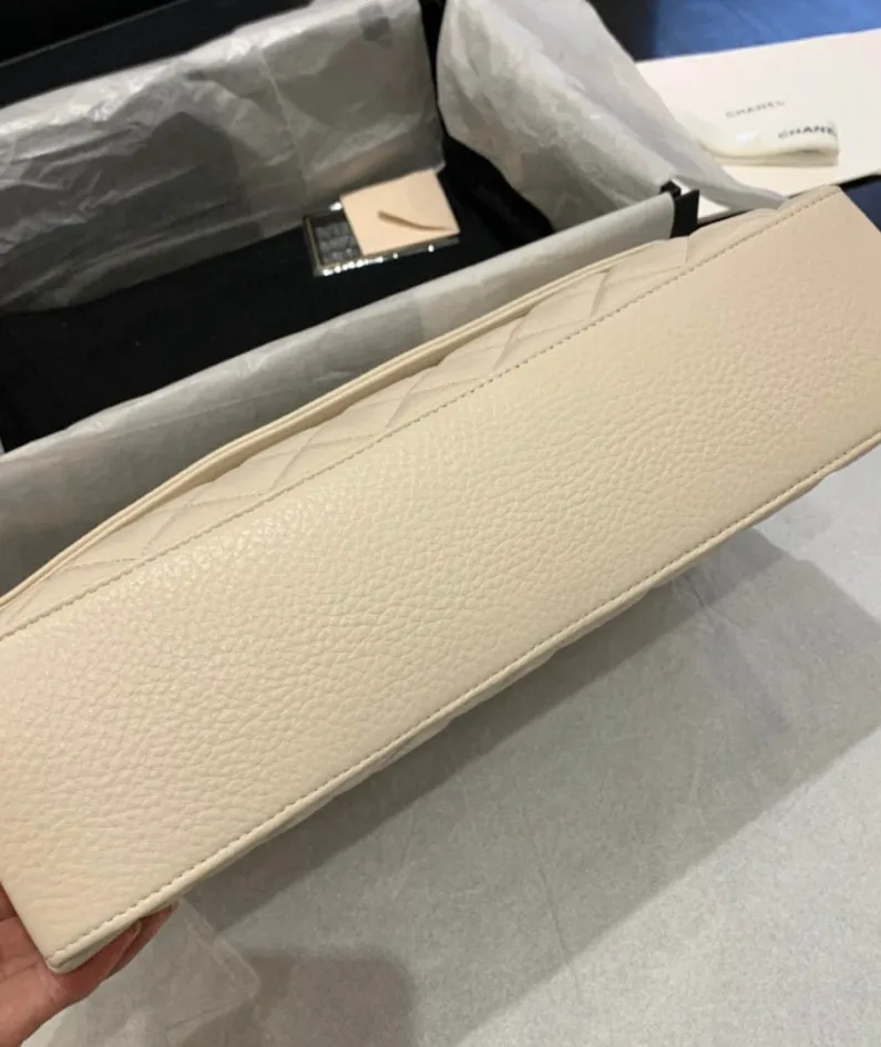 CHANEL shoulder bag Model 8095# Size: 32X7.5X19CM