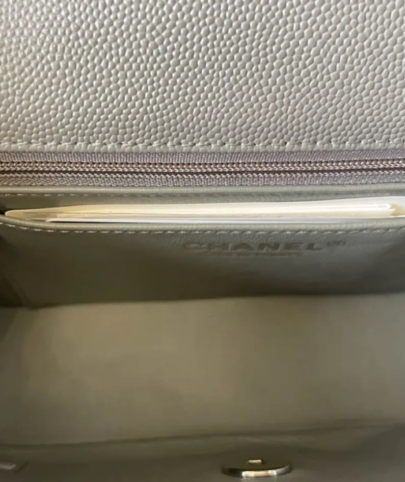 Light Silver Metal Bag Size: 20cm Ident No.: 01116