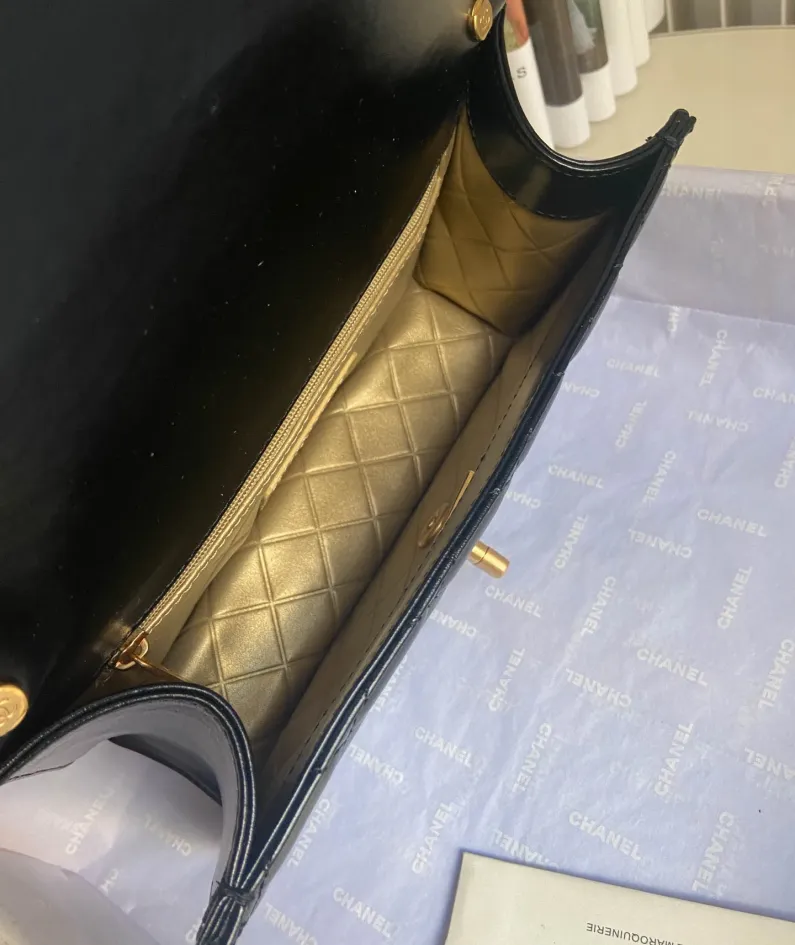 Chanel size: 23cm