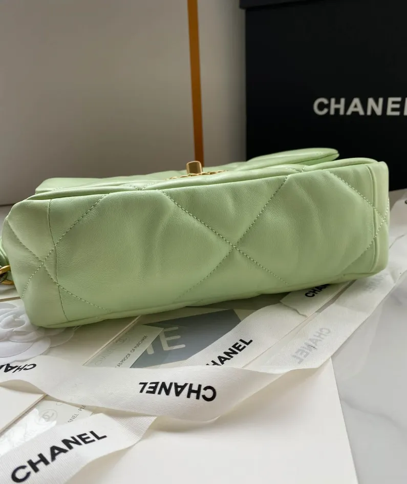 Chanel Model: S1160 Size: 26cm