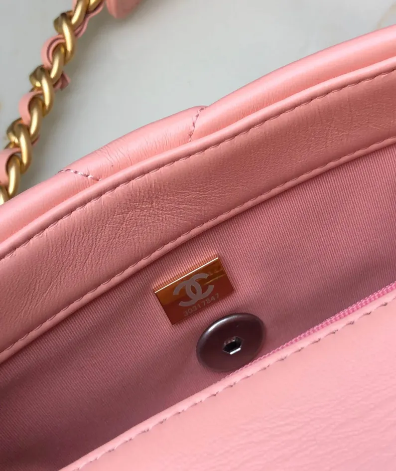 Chanel Model: S1160 Size: 26cm
