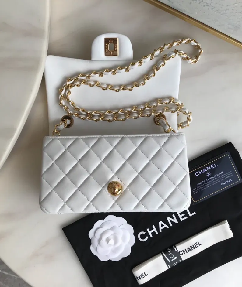 Lambskin Small Bag Size:20X13x7cm Model: 1116