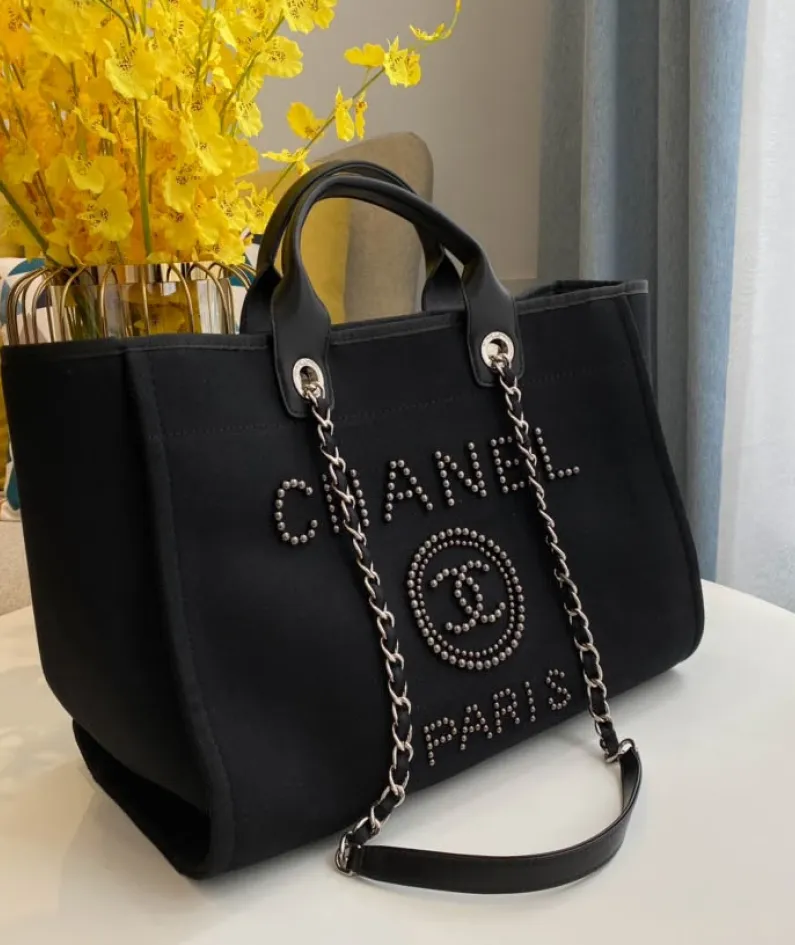 Chanel Model: AS66941 Size: 39cm
