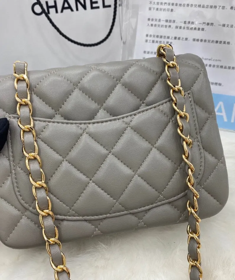 classic flap lambskin light gold buckle classic flap size:17cm