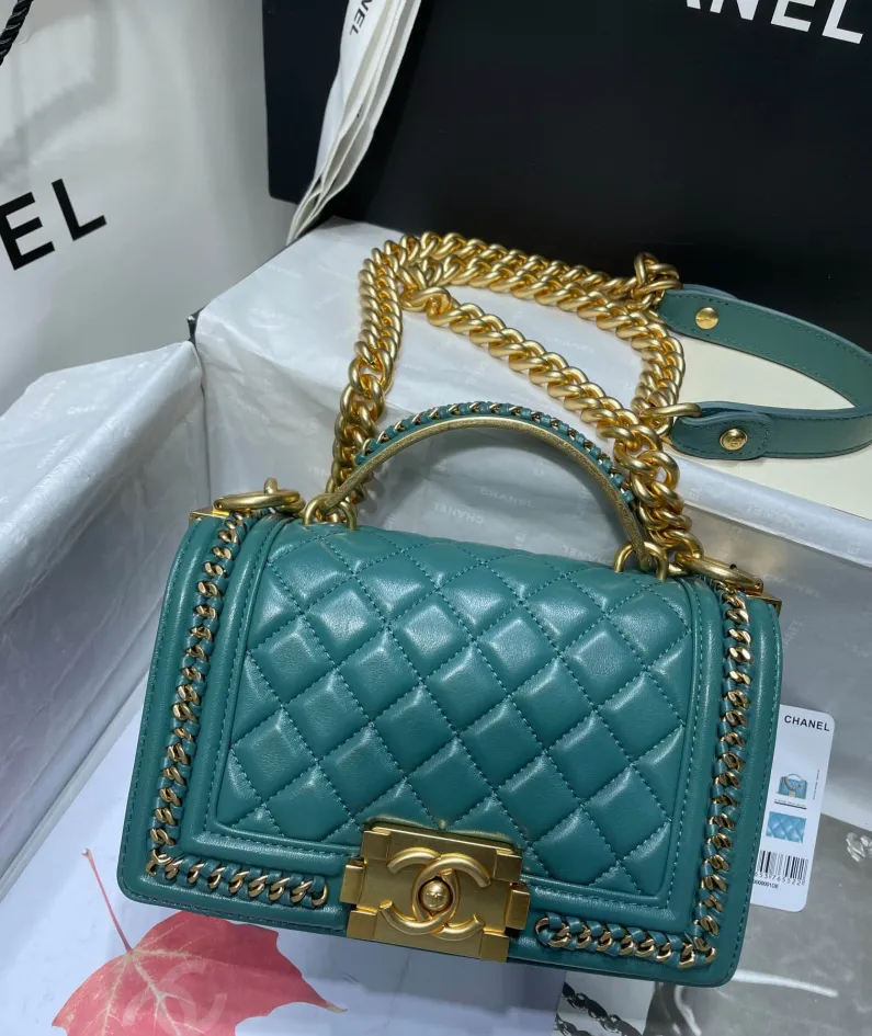 CHANEL Size: 20