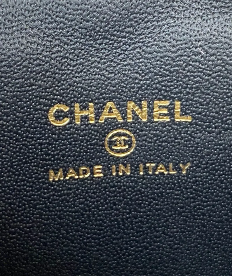 Chanel size: 11*8.5*7cm