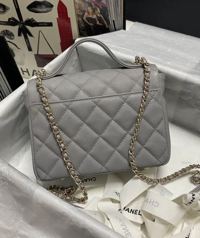 CHANEL pearl ball size: 19x7x14cm model number 93749 gray
