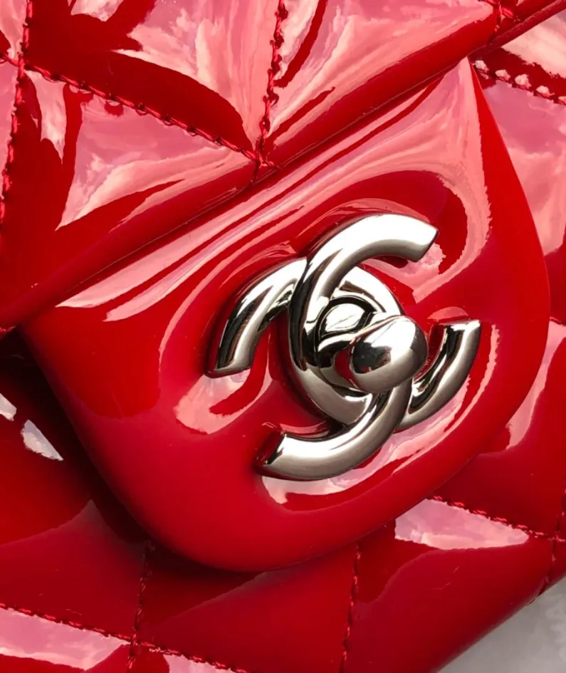 Chanel patent leather pouch size:25.5cm Ident No.: 1112