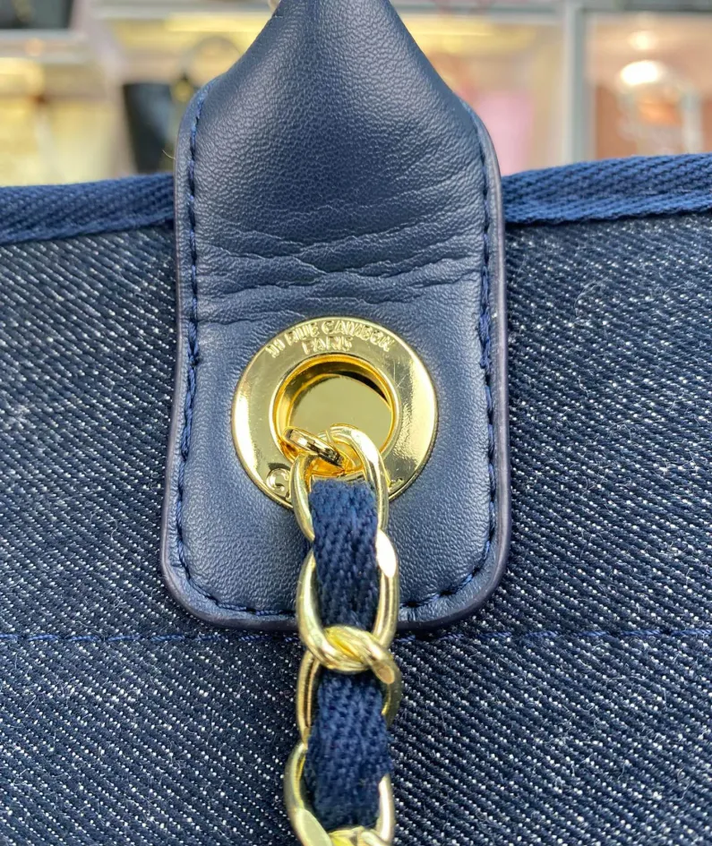 Chanel One Shoulder Handbag Size: 38*30*20 Style: 8820