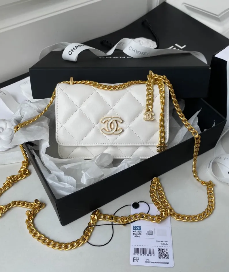 Lambskin Size: 11x15.5x4.5cm