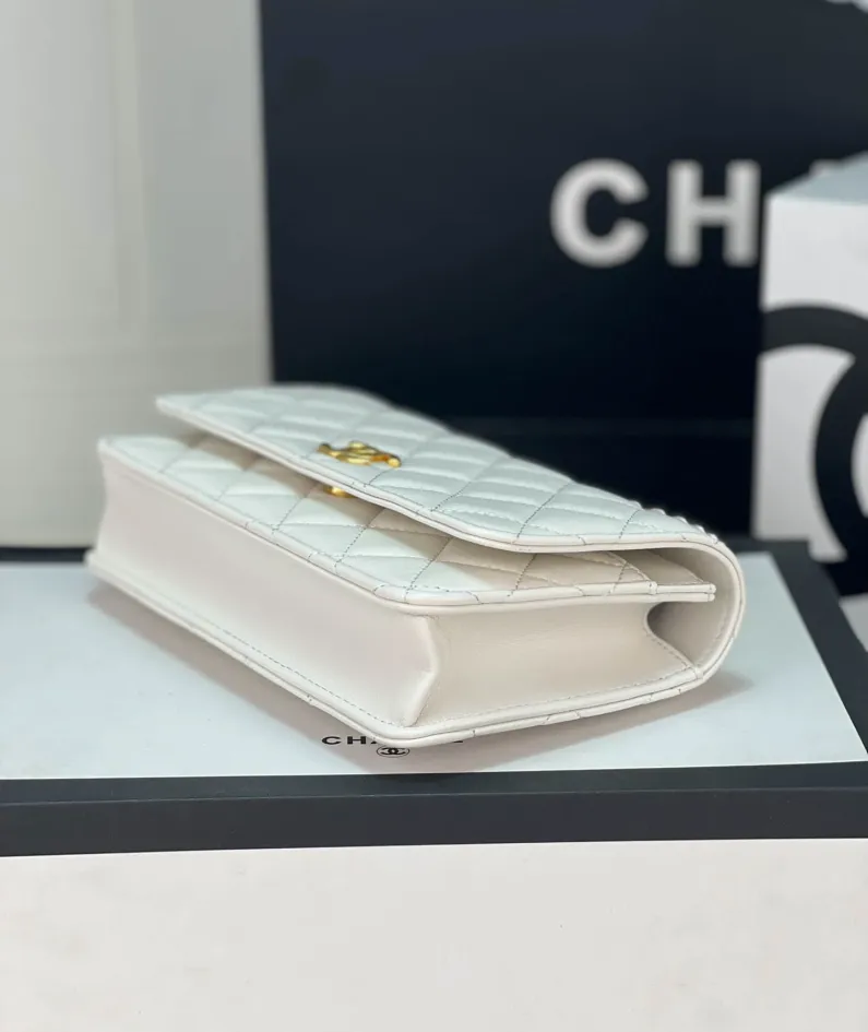 Chanel Sheepskin Bag Size: 16*9.5*8