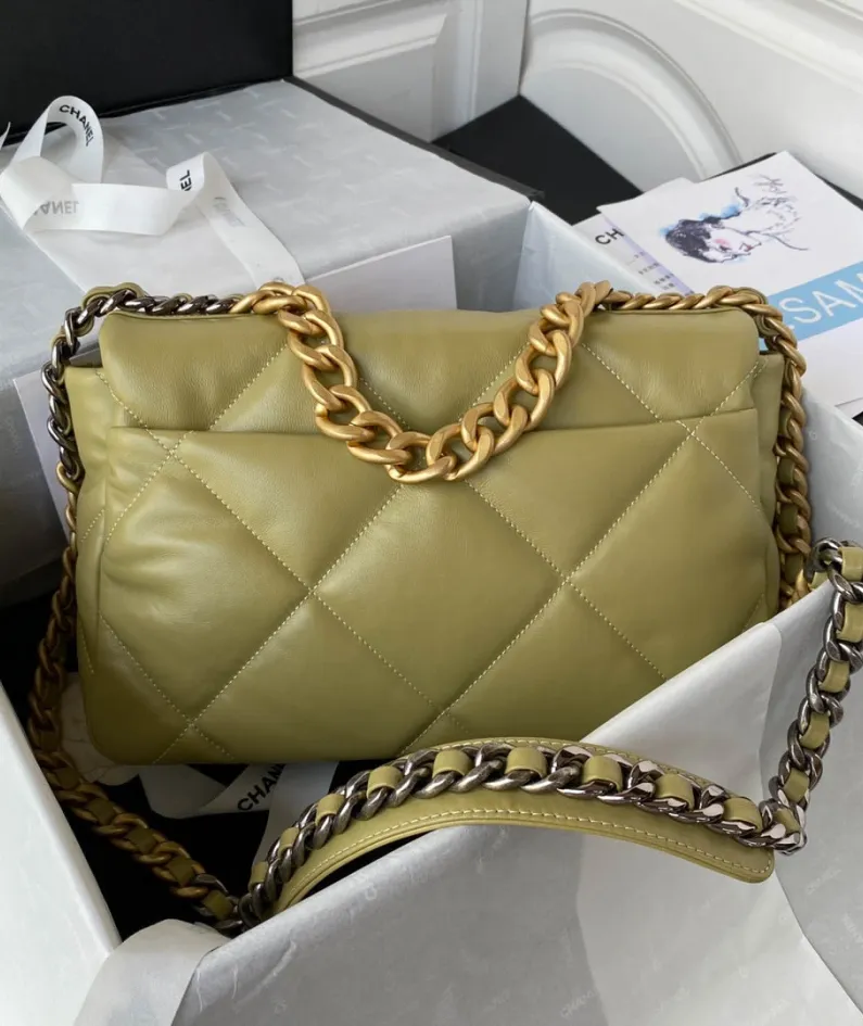 Chanel Size: 19cm Style: 81225 White